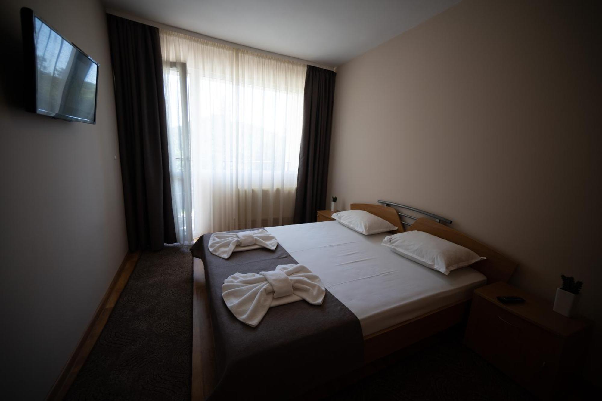Hotel Velista Вонешта-Вода Экстерьер фото