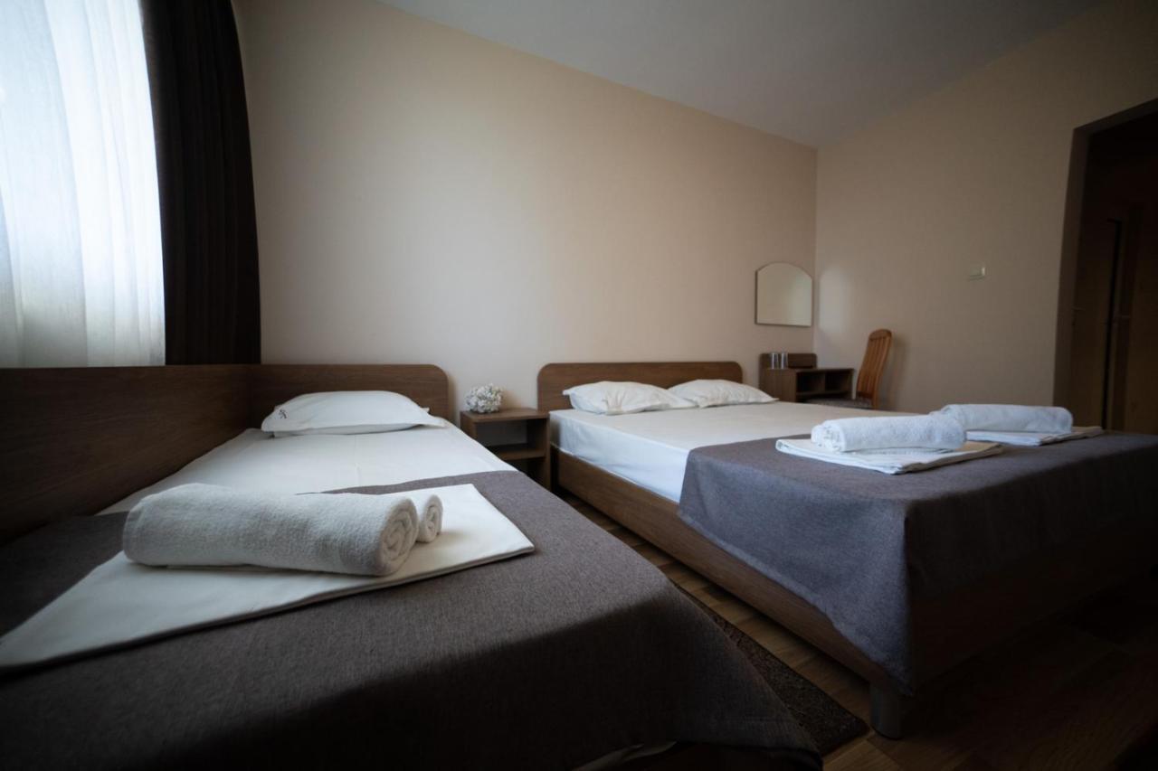 Hotel Velista Вонешта-Вода Экстерьер фото