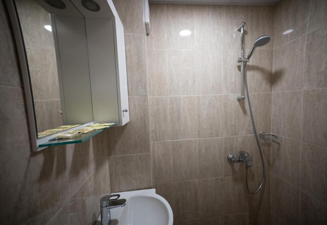 Hotel Velista Вонешта-Вода Экстерьер фото