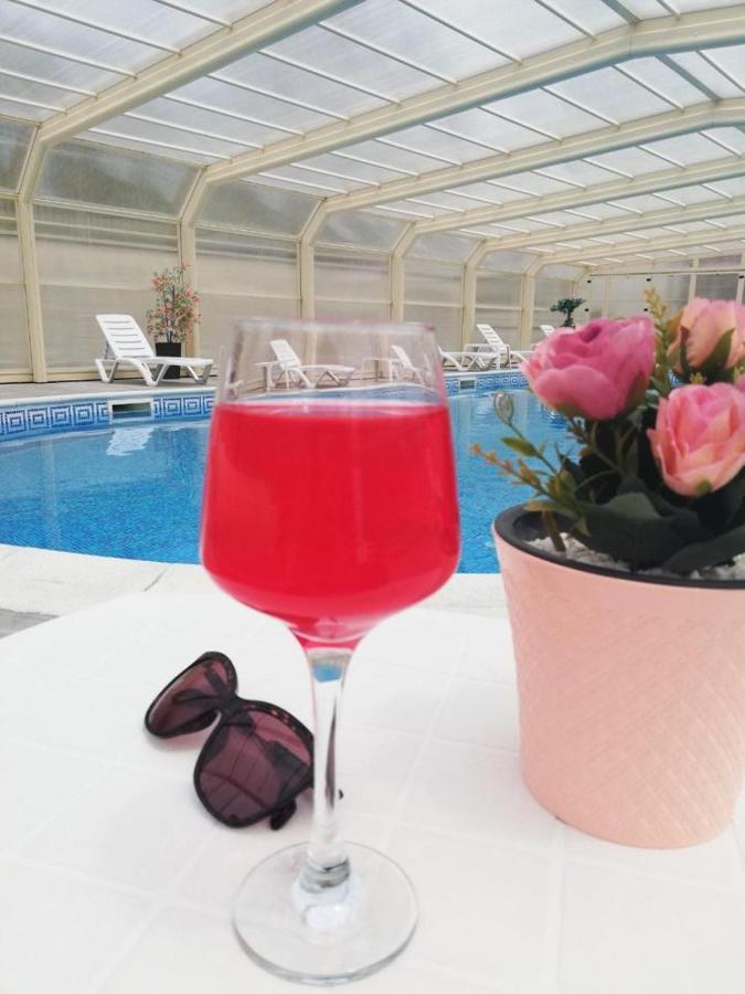 Hotel Velista Вонешта-Вода Экстерьер фото